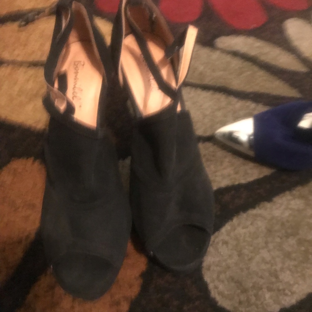 Shoes - Picture 4 of 7